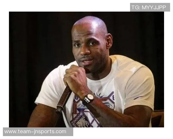 霍华德调侃布朗发际线问题推荐Tony助力解决秃顶烦恼