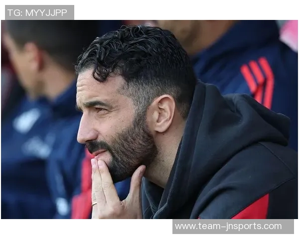 阿莫林难以适应曼联双重要求成为球队新一轮的消耗品